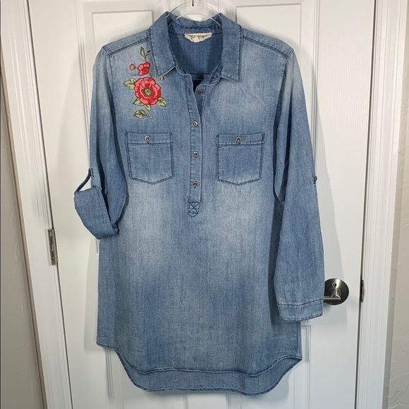 En Creme Dresses & Skirts - En Creme denim shirt/ dress with embroidered flowers size medium